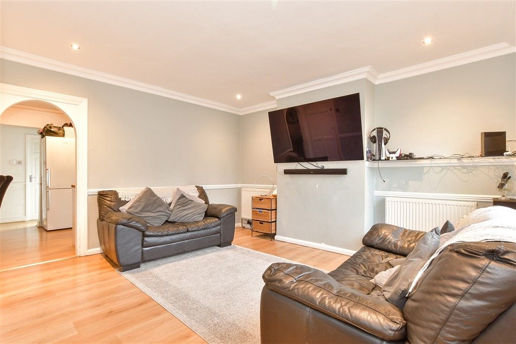 Property photo 3 of 8 Lounge