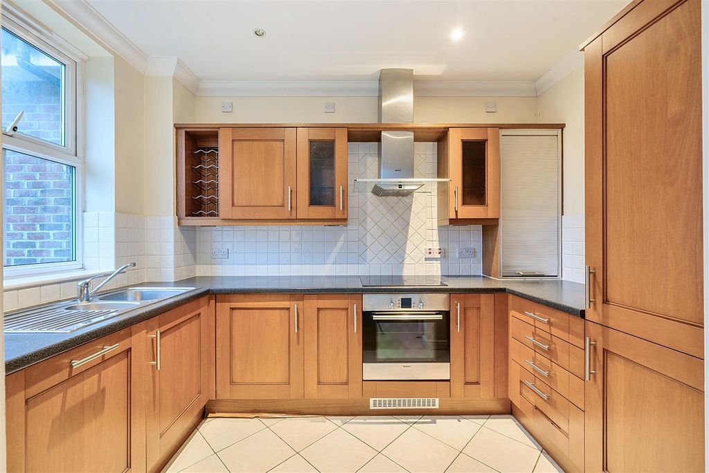 Property photo 2 of 11 Kitchen