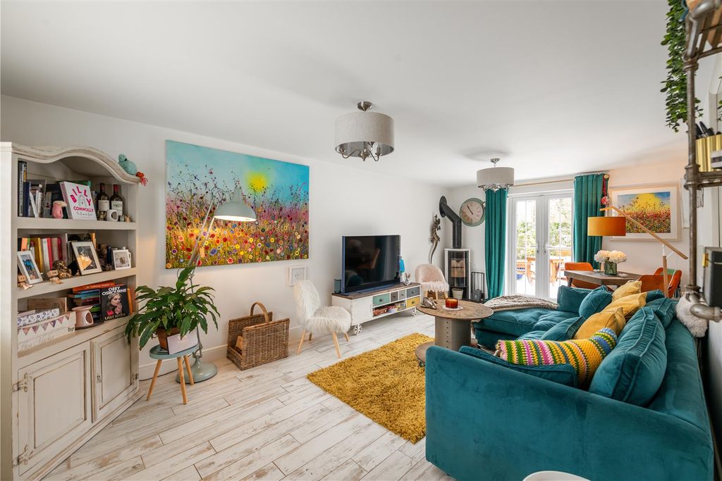 Property photo 3 of 25 1 Field Close Internals More-5.Jpg