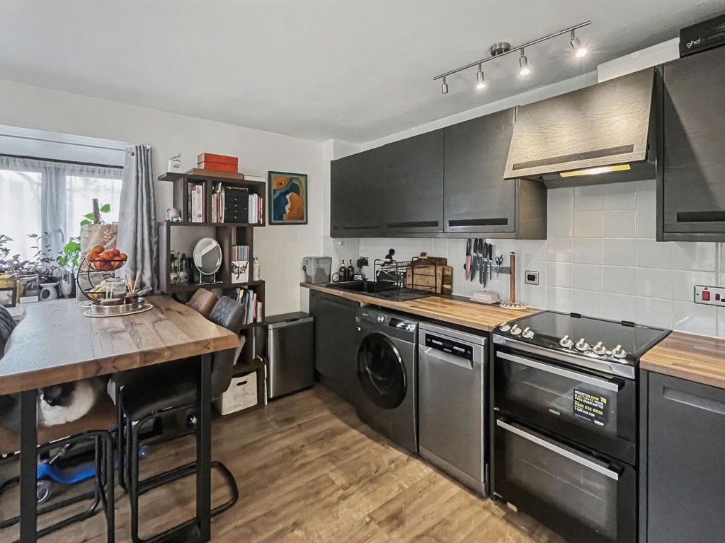 Property photo 2 of 7 Photo 5