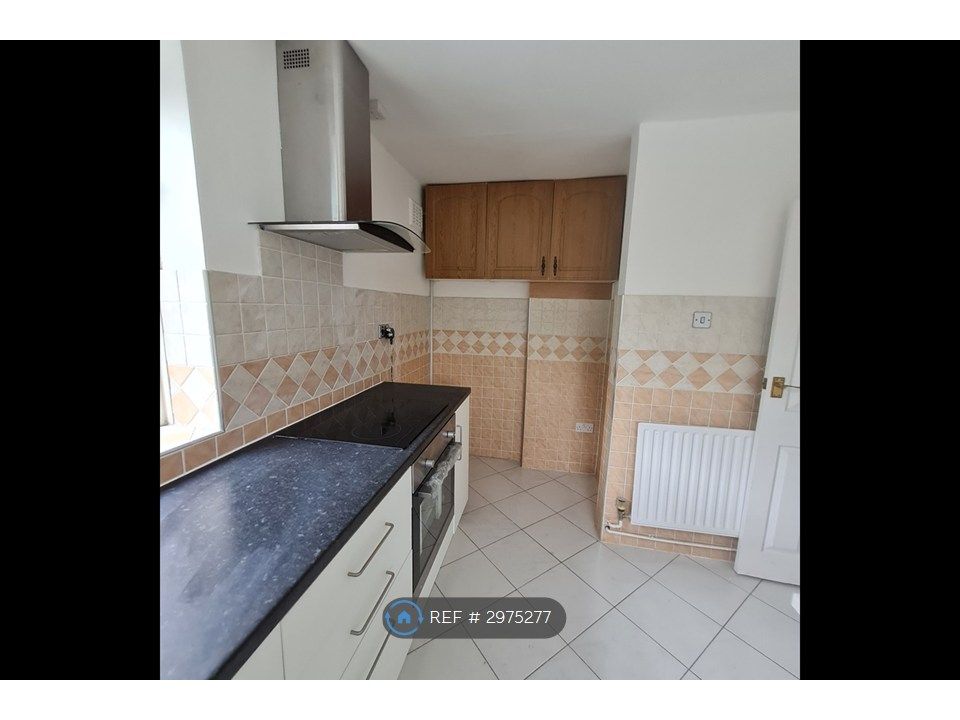 Property photo 3 of 14 Kitchen