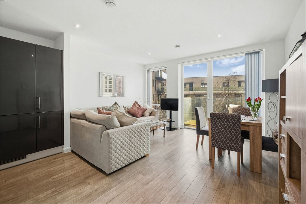 Property photo 1 of 11