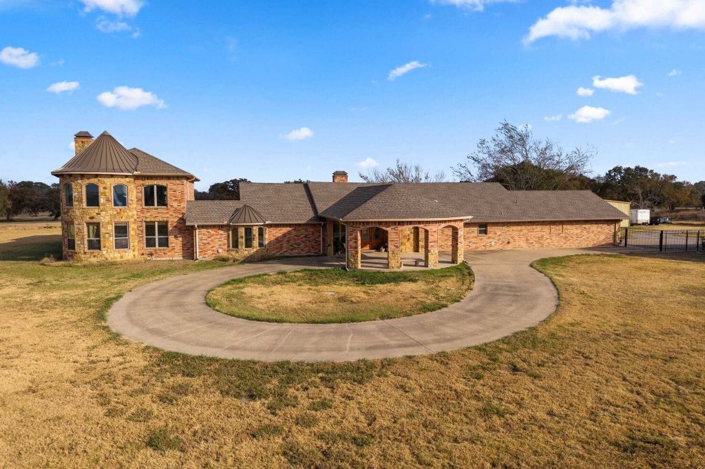 Property photo 1 of 31