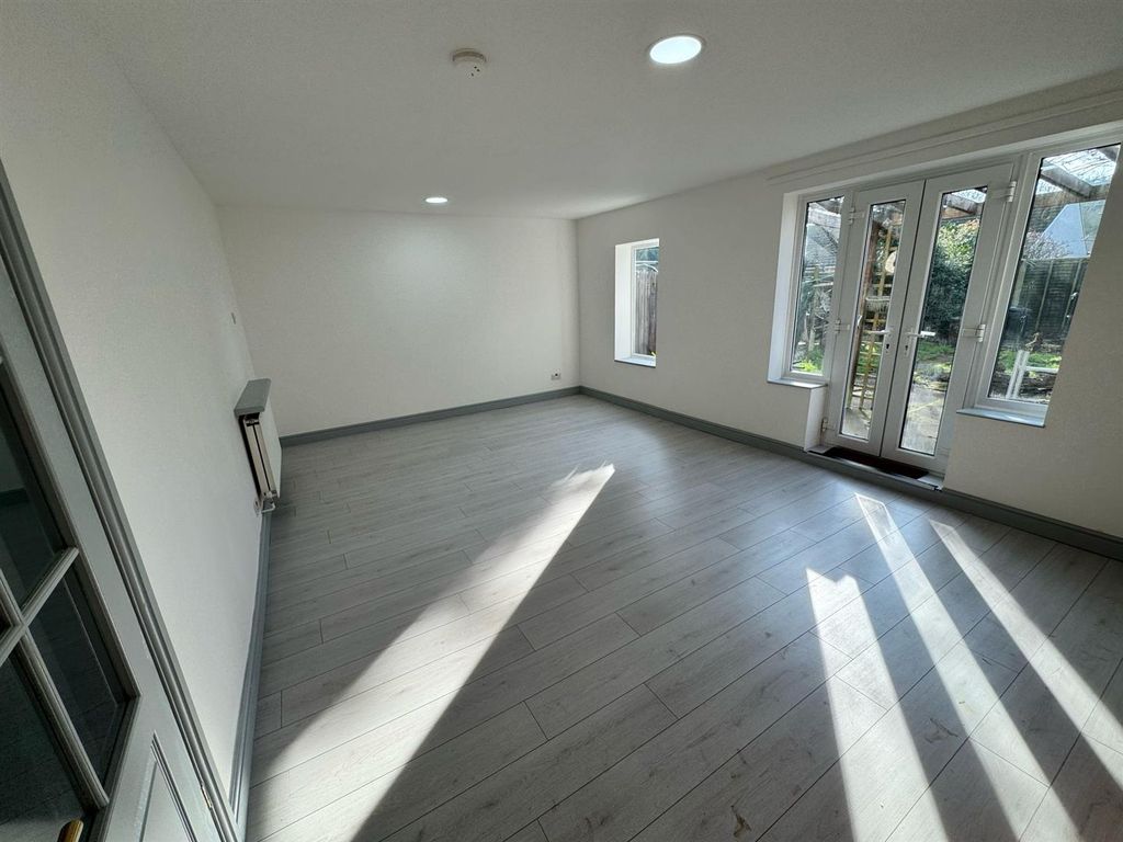 Property photo 2 of 28 Living Room