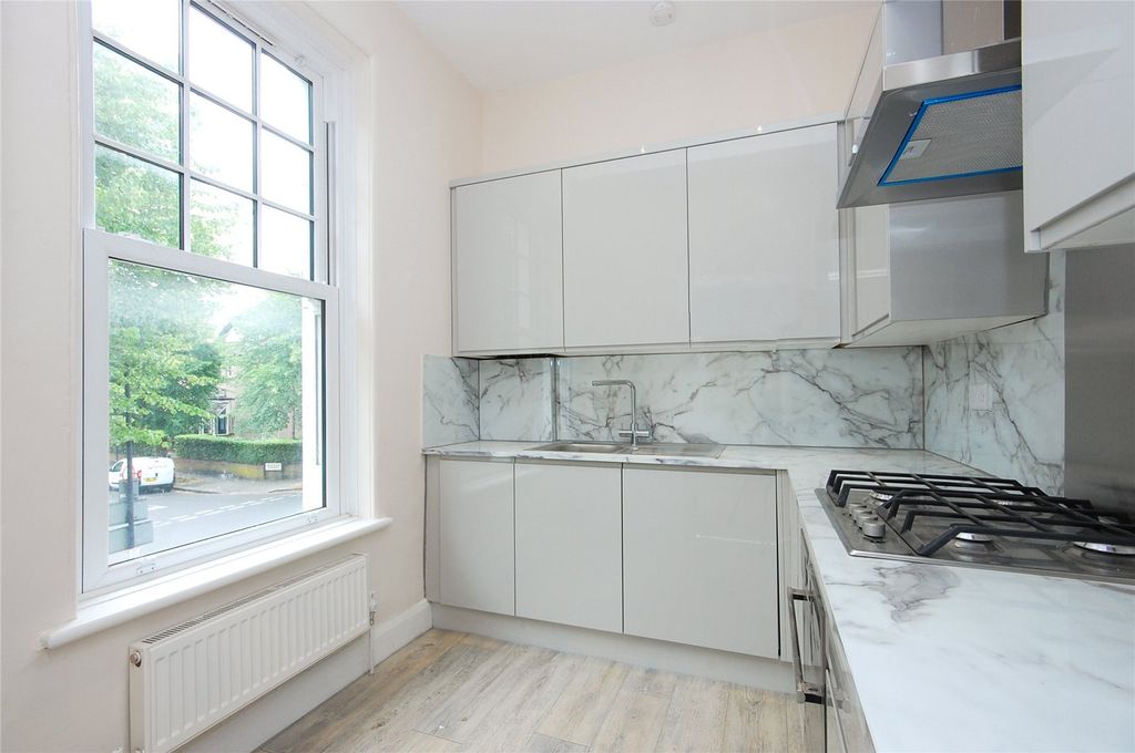 Property photo 3 of 6 Picture No. 04