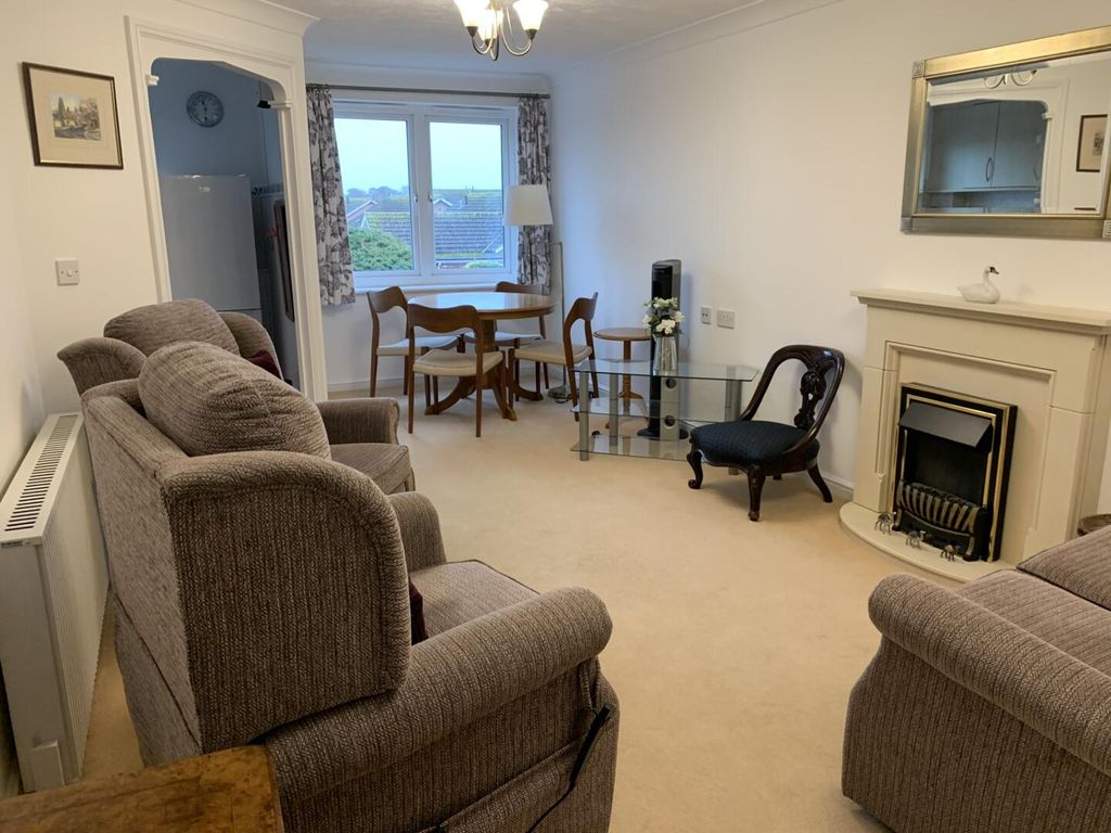 Property photo 2 of 16 Living Room