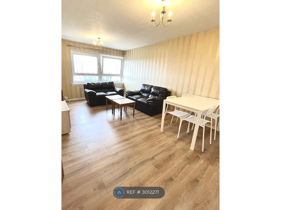 Property photo 1 of 7 Livingroom