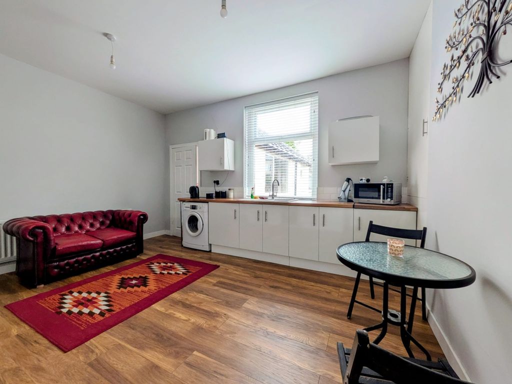 Property photo 3 of 12 ba88305F-0171-4Bde-B84B-F1d9B9040E28