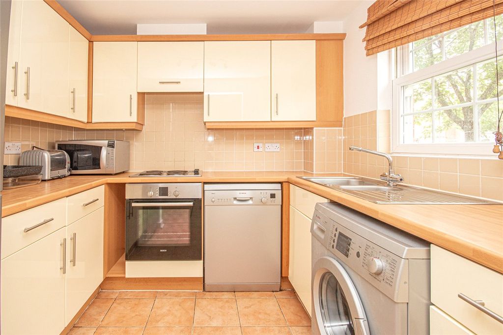 Property photo 3 of 7 Kitchen