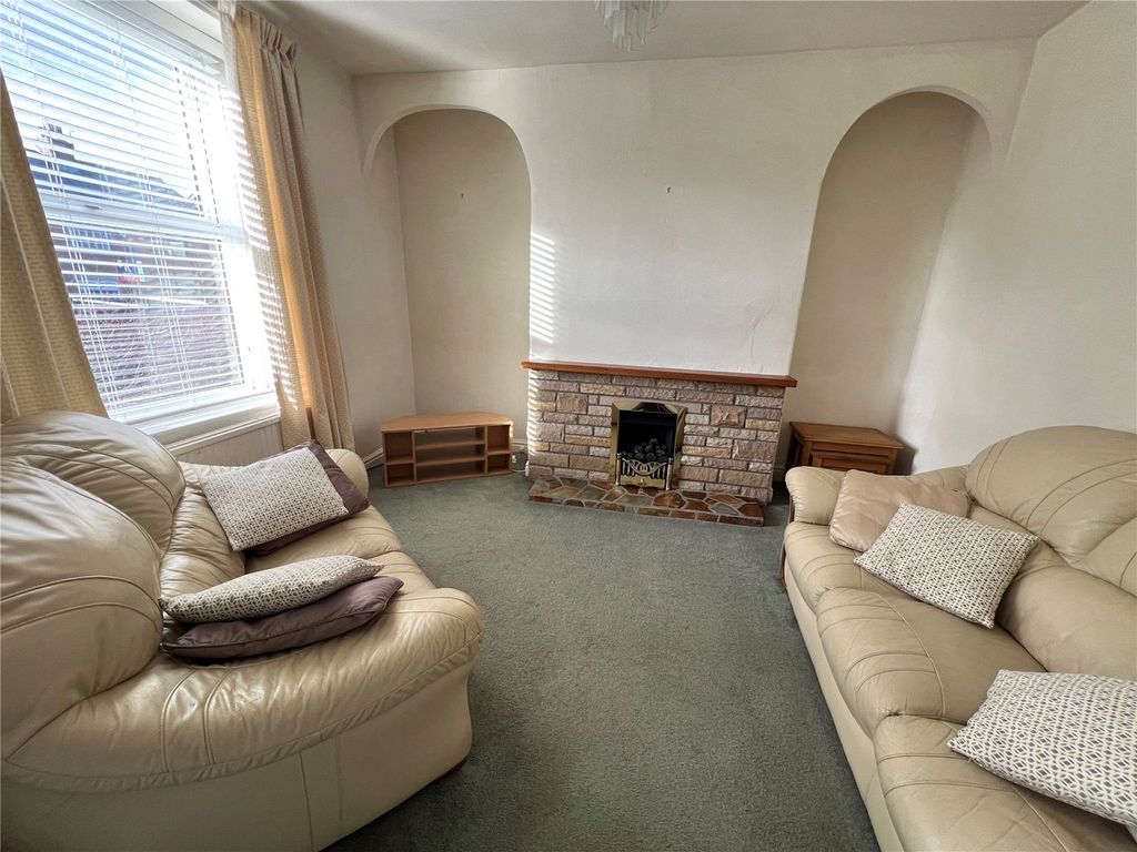 Property photo 3 of 12 Lounge