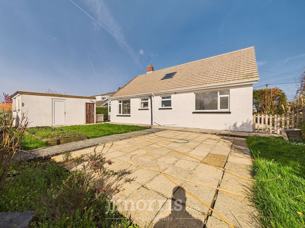 Property photo 2 of 32