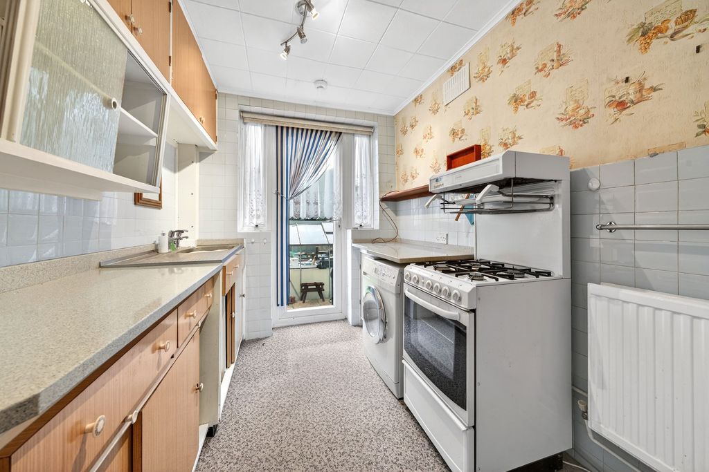 Property photo 3 of 15 Kitchen