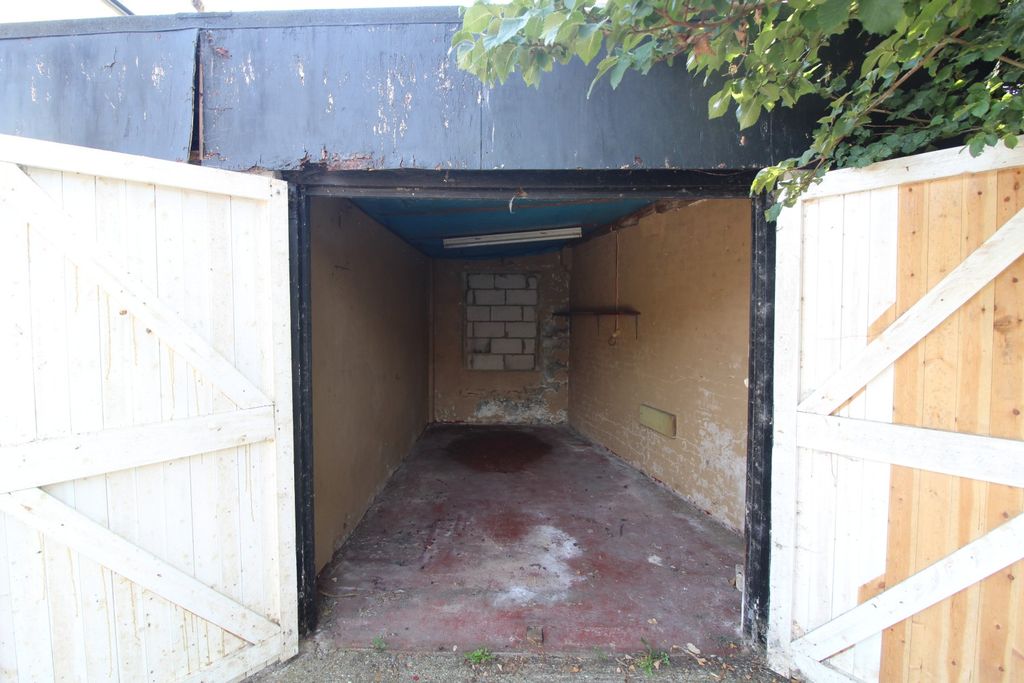 Property photo 3 of 3