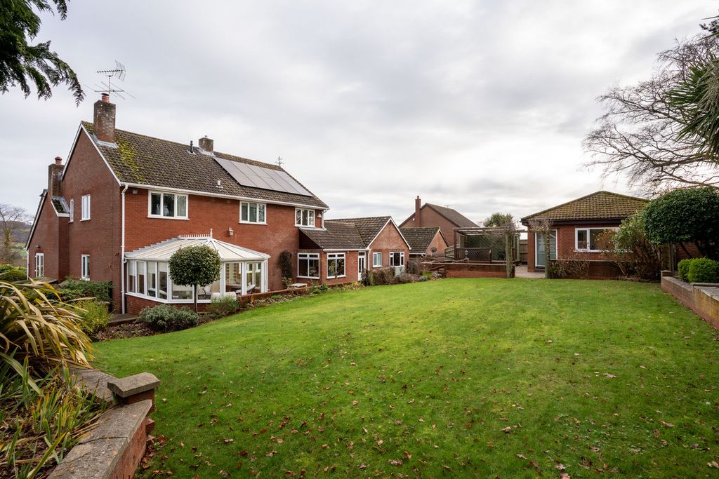 Property photo 2 of 31