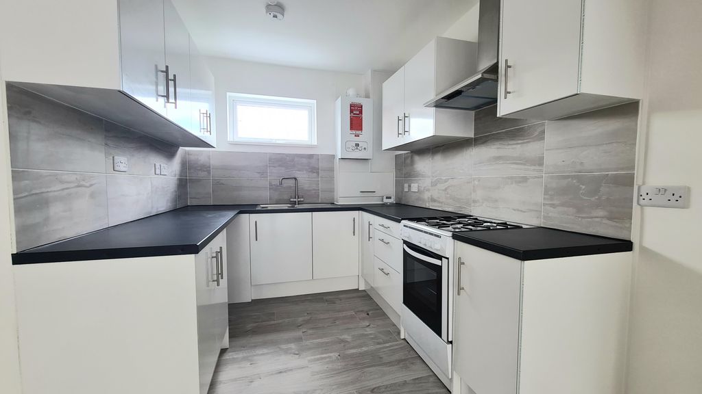 Property photo 2 of 9 Kitchen