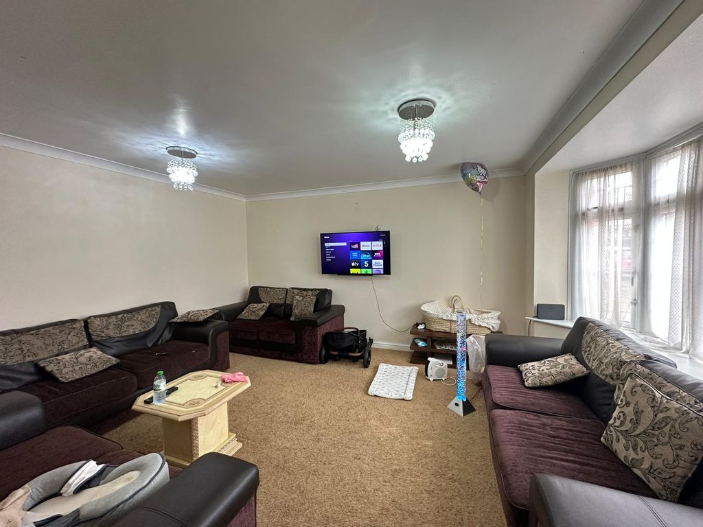 Property photo 3 of 23