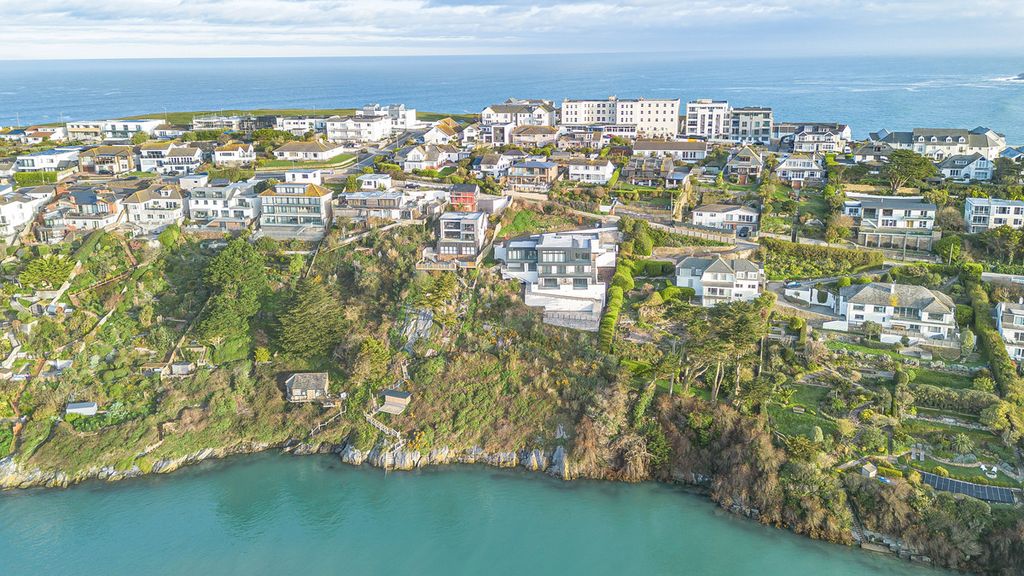 Property photo 2 of 35