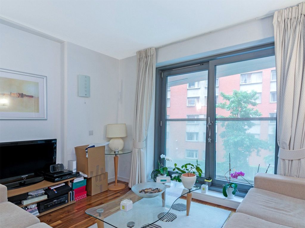 Property photo 3 of 7 Fairmont Avenue E14