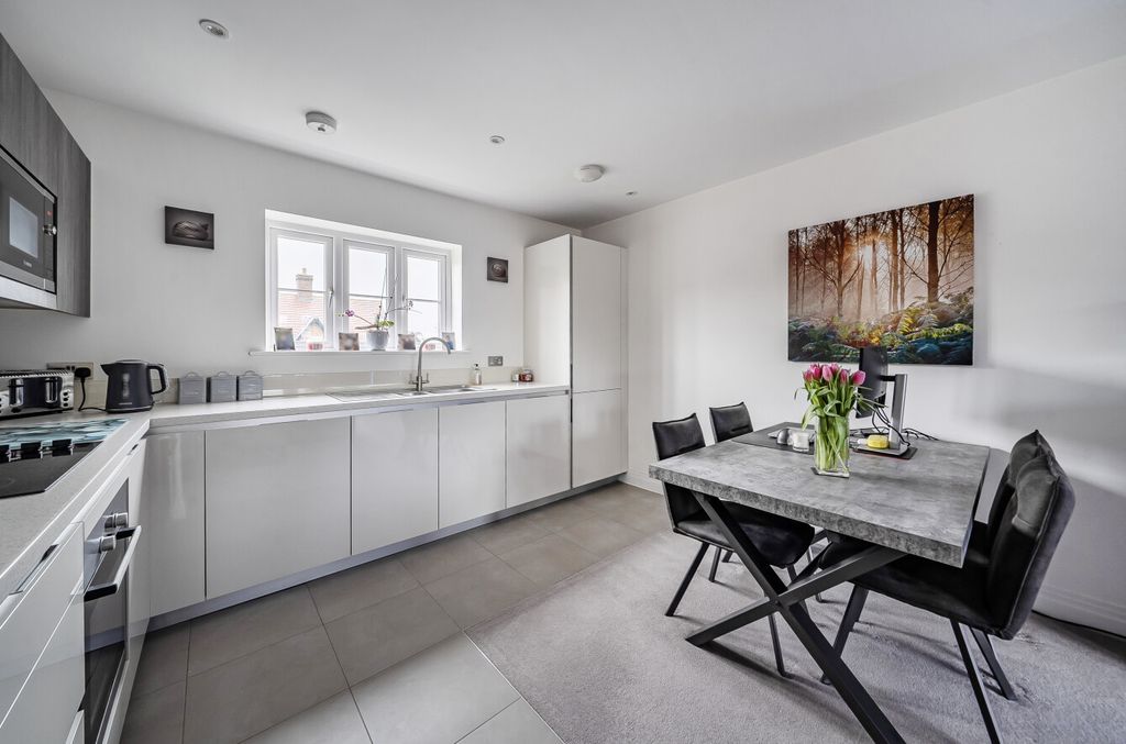 Property photo 2 of 15 1408548-4-6984A88...