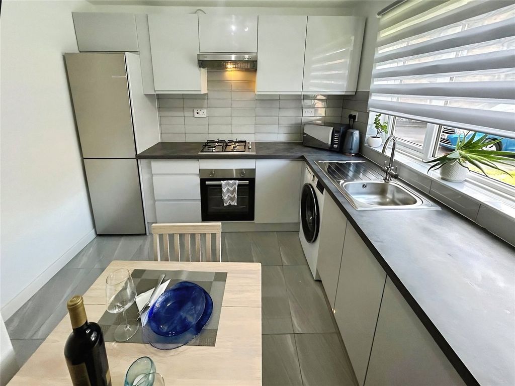 Property photo 1 of 10 Kitchen