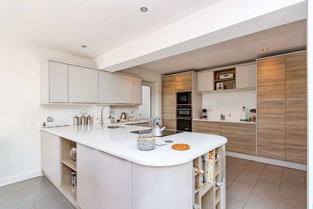 Property photo 3 of 15 Kitchen