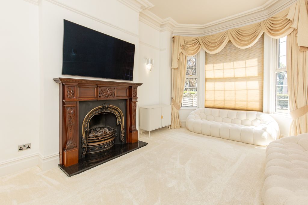 Property photo 3 of 28 Front Reception Room