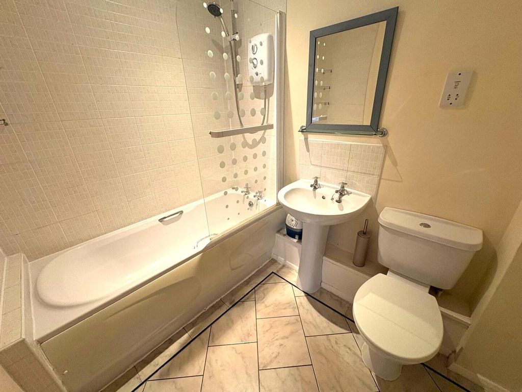 Property photo 3 of 8 Bathroom