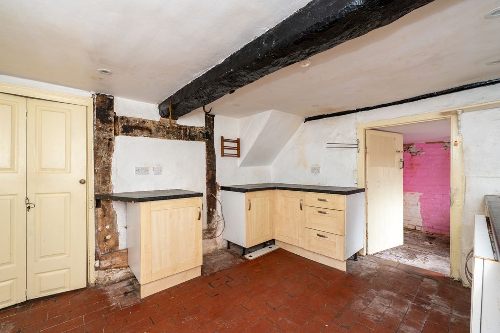 Property photo 2 of 18 Kitchen