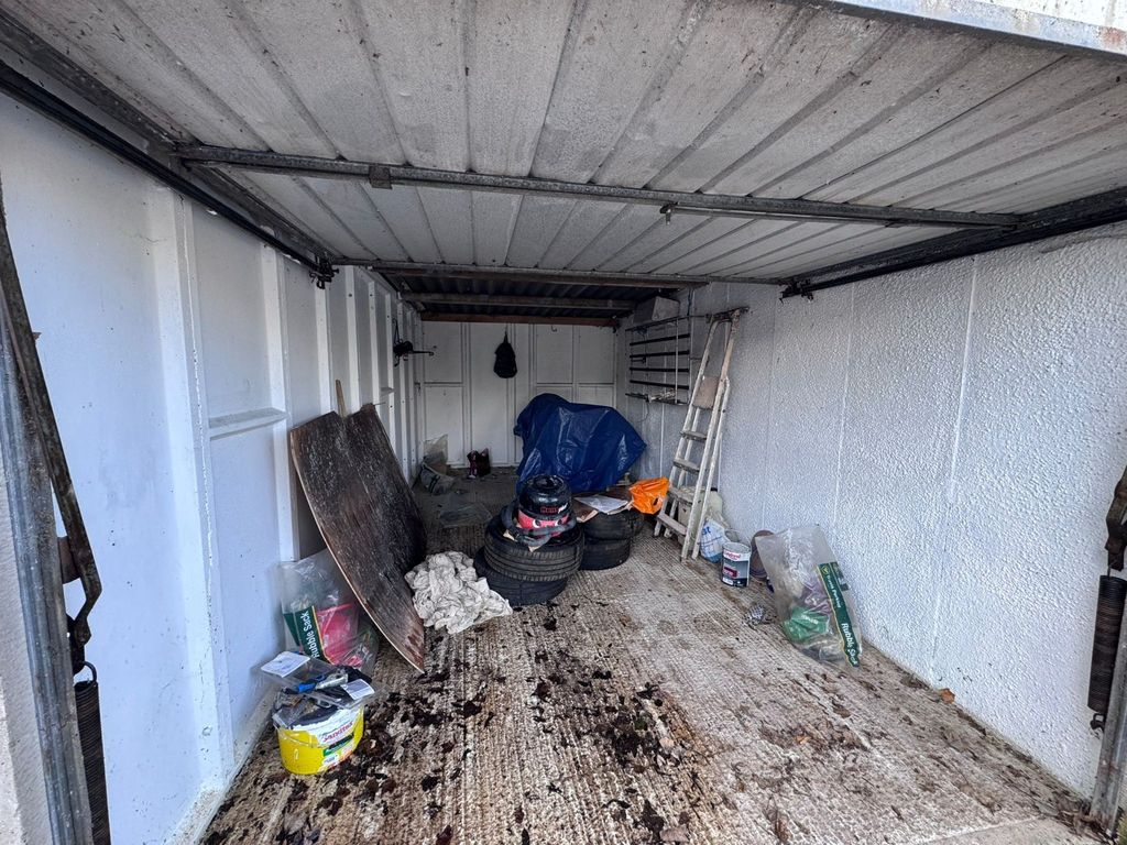 Property photo 3 of 3 4923133