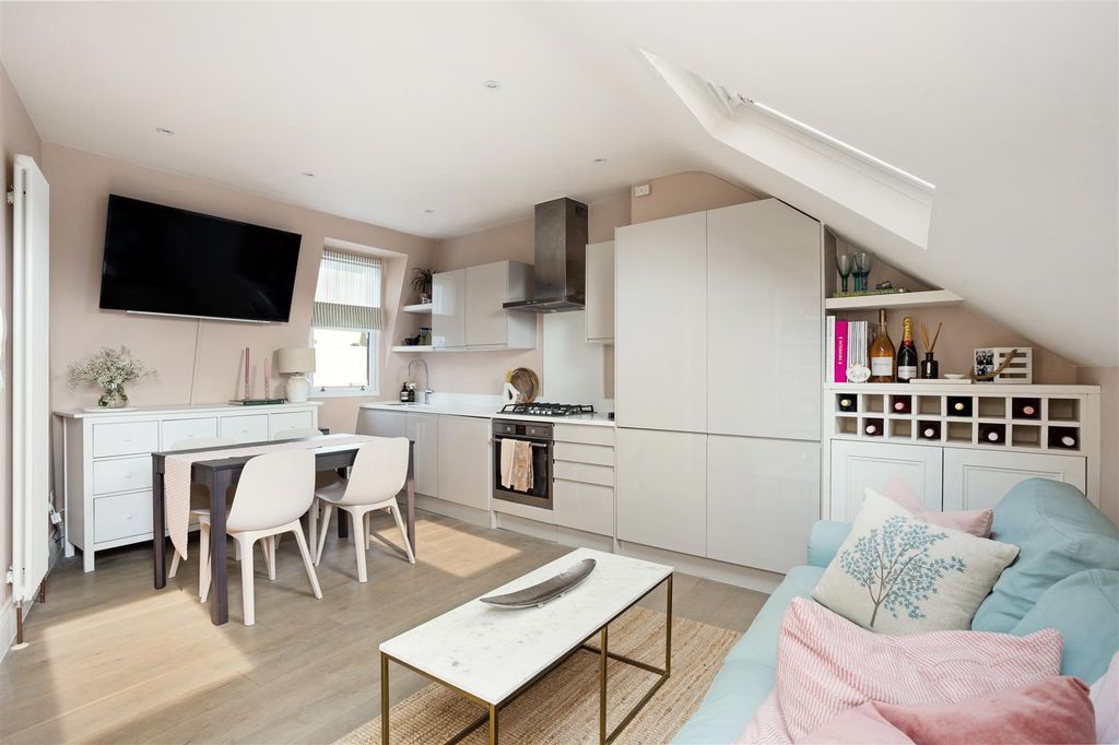 Property photo 3 of 6 3