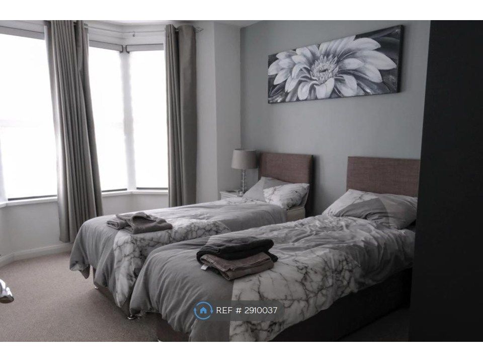 Property photo 2 of 9 Bay Window Bedroom 1
