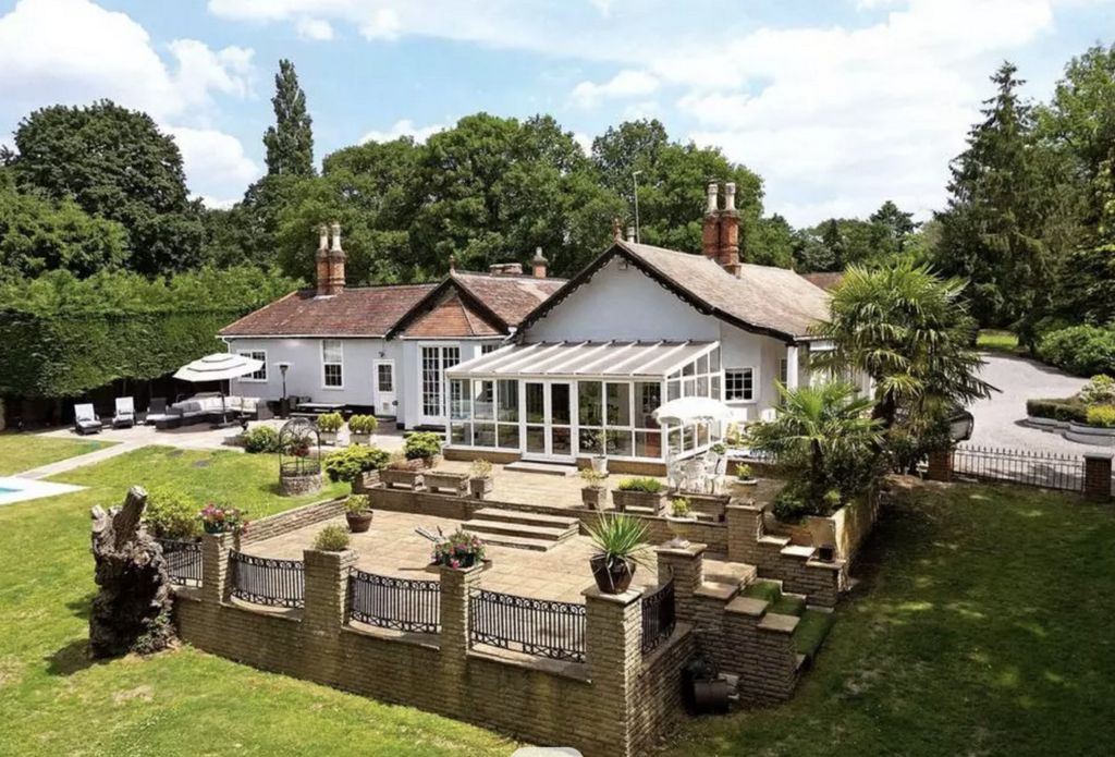 Property photo 1 of 27