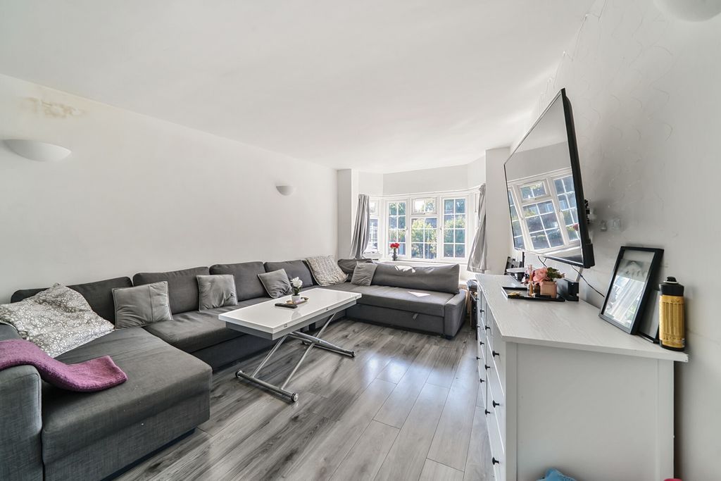 Property photo 3 of 17 1334047-10-6891cd...