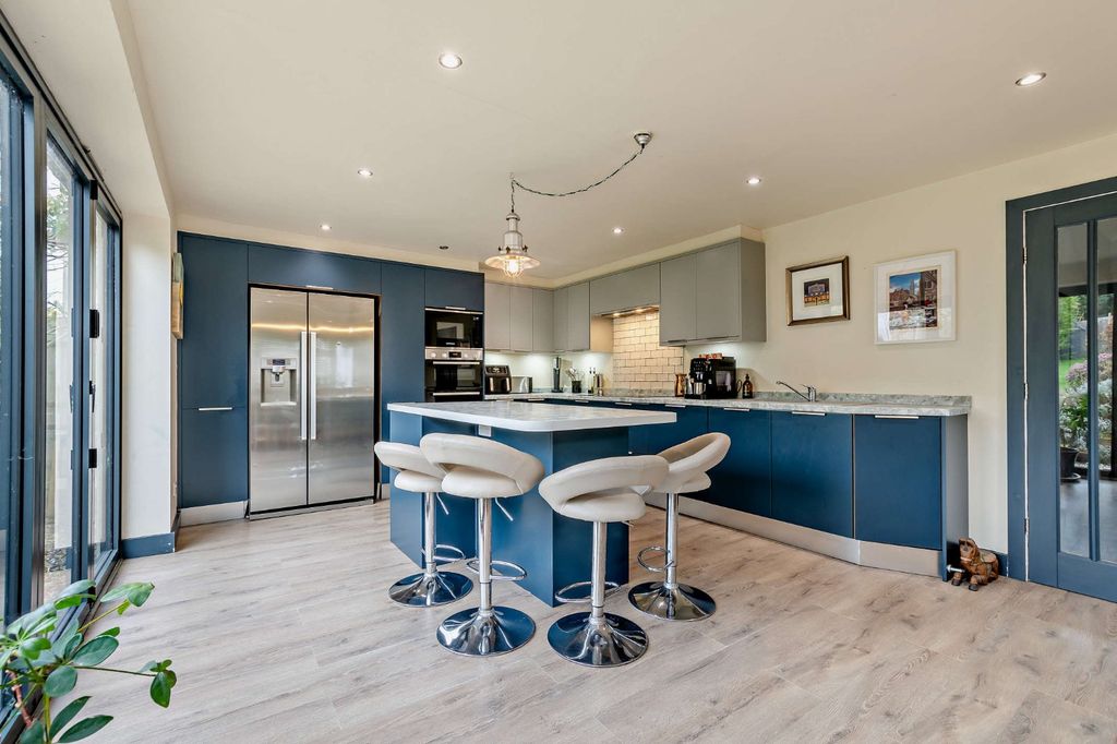 Property photo 3 of 26 Picture No. 33