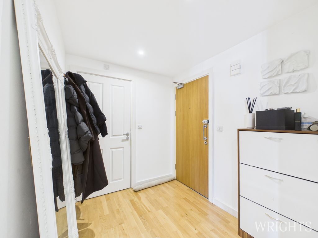 Property photo 2 of 11 Cam05659G0-Pr0133-Still010
