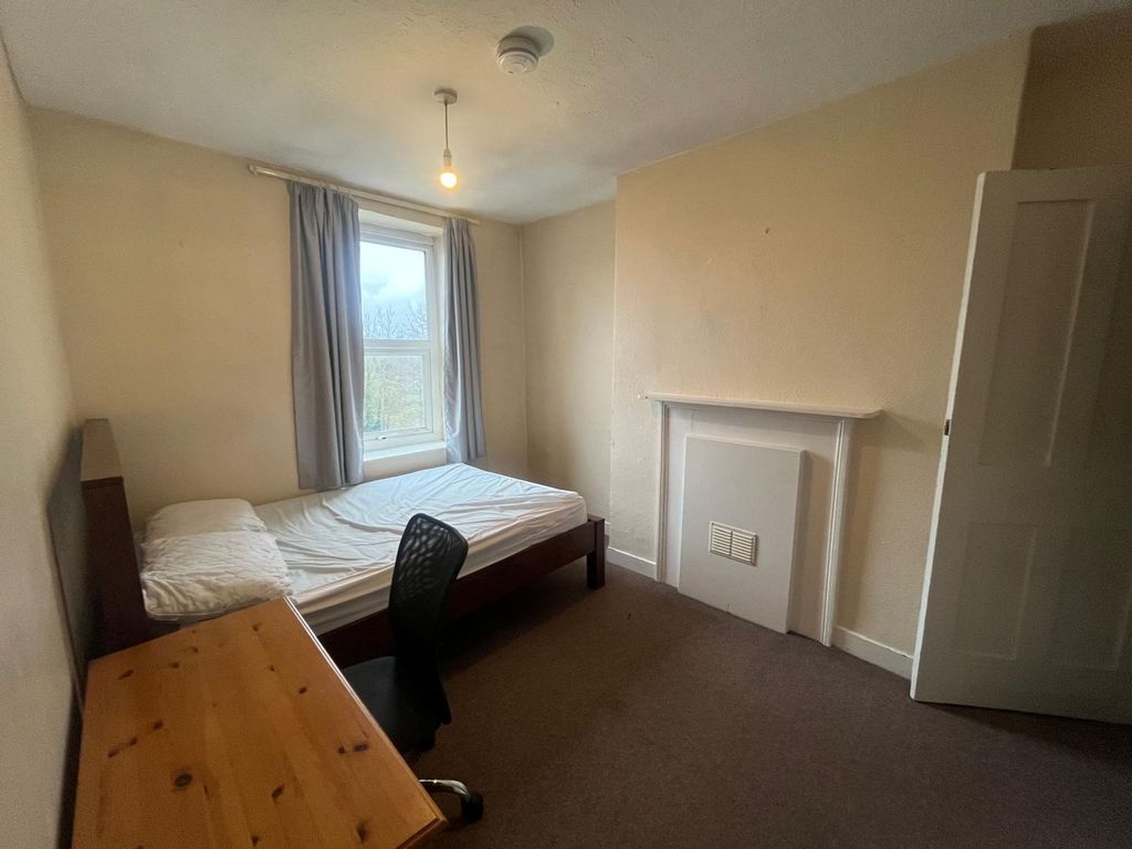 Property photo 1 of 2