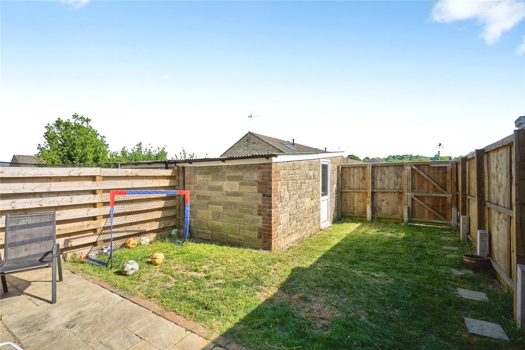 Property photo 3 of 12 Garden