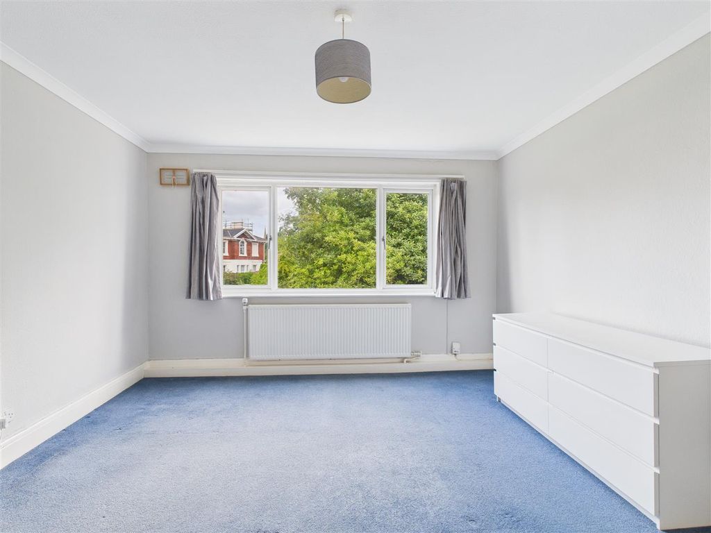 Property photo 2 of 10 28 Crescent Mansions - 02.Jpg