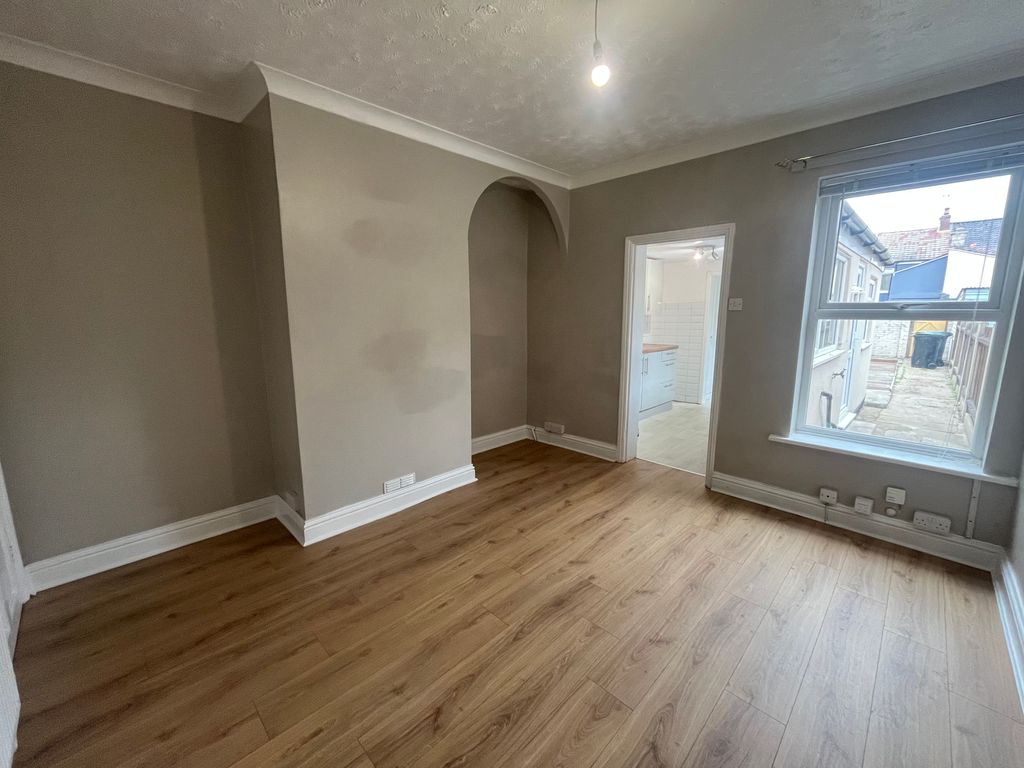 Property photo 3 of 11 Dining Room