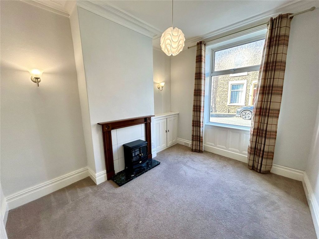 Property photo 2 of 15 Lounge