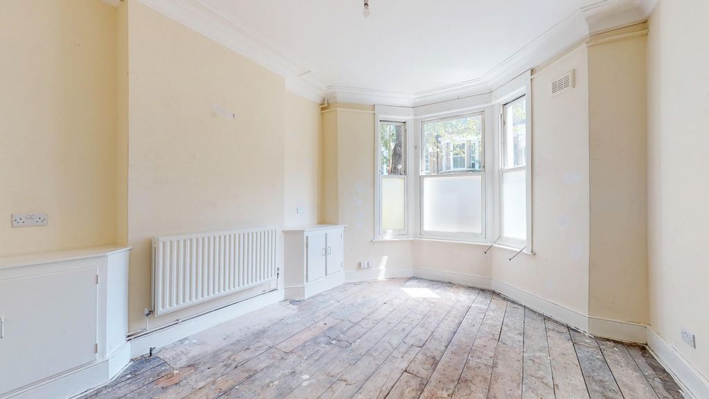 Property photo 2 of 14 Flat A, 13 Chantrey Road, Brixton, London, Sw9 9Td