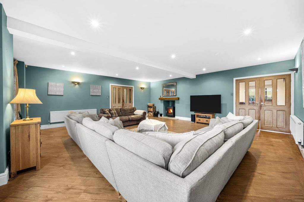 Property photo 3 of 85