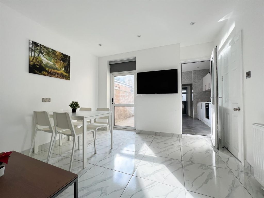 Property photo 1 of 10 Lrg_42 Cyfarthfa Street_Sept22_7.Jpg