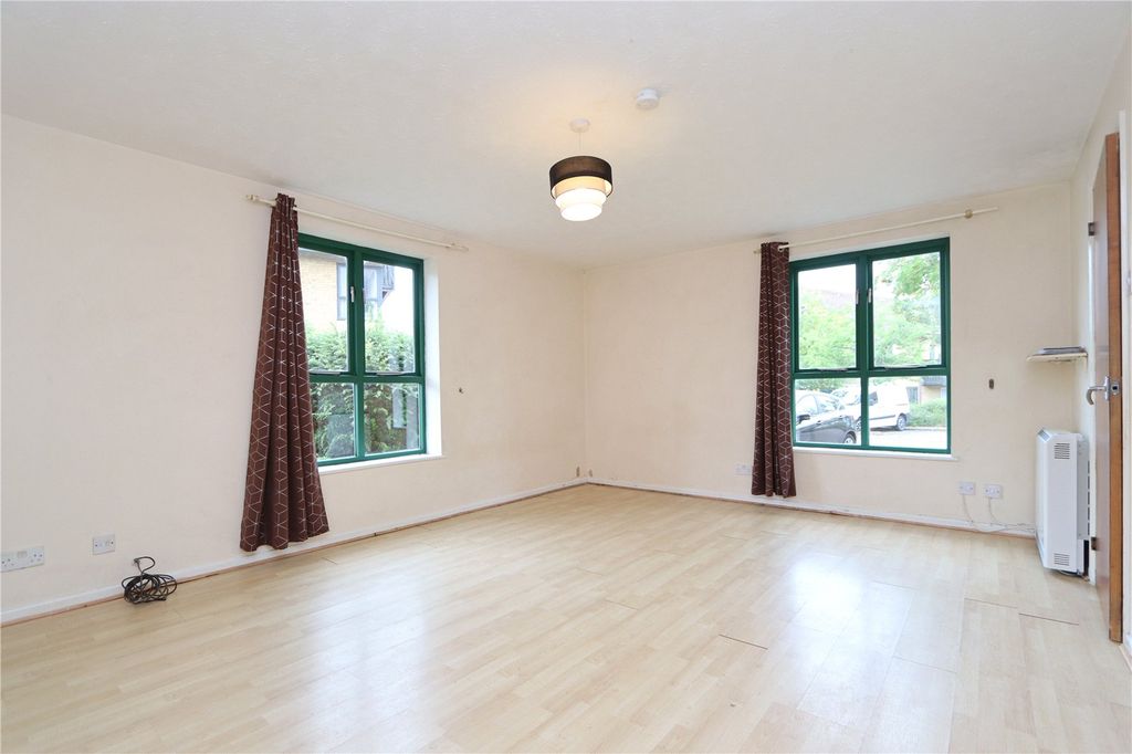 Property photo 2 of 8 Picture No. 01