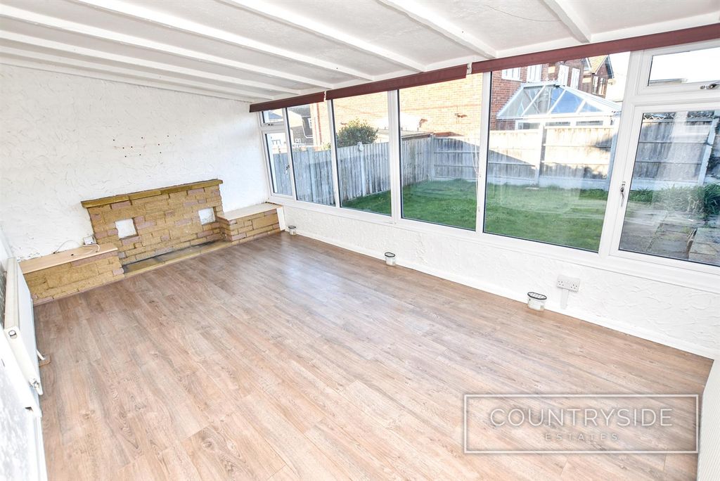 Property photo 3 of 18 Conservatory