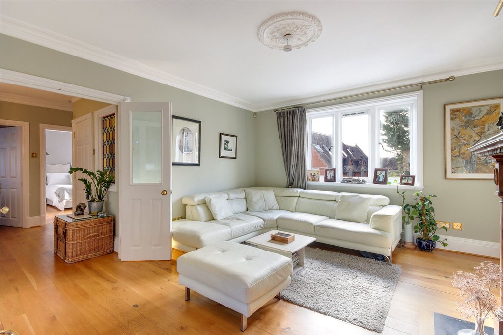 Property photo 2 of 18 Sitting Room