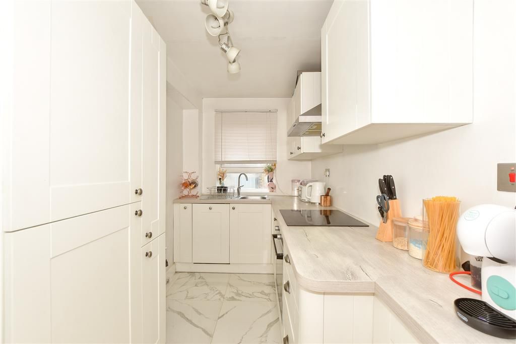 Property photo 1 of 11 Kitchen