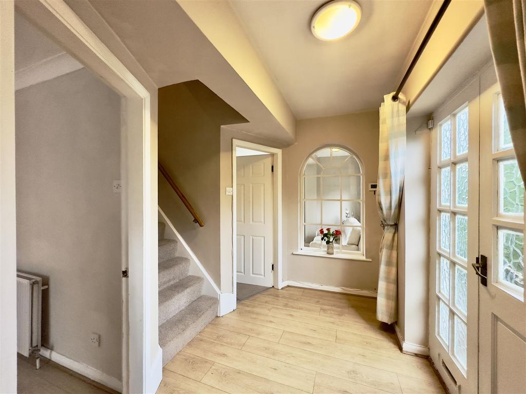 Property photo 3 of 29 4