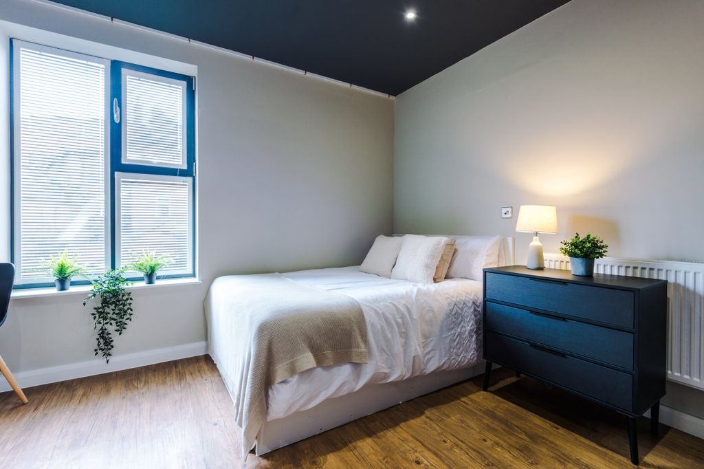 Property photo 3 of 10 Flat 6, Unw, 3