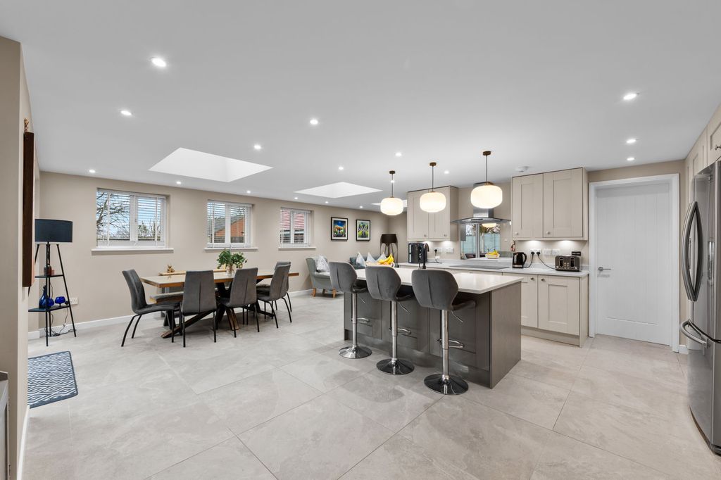 Property photo 2 of 29